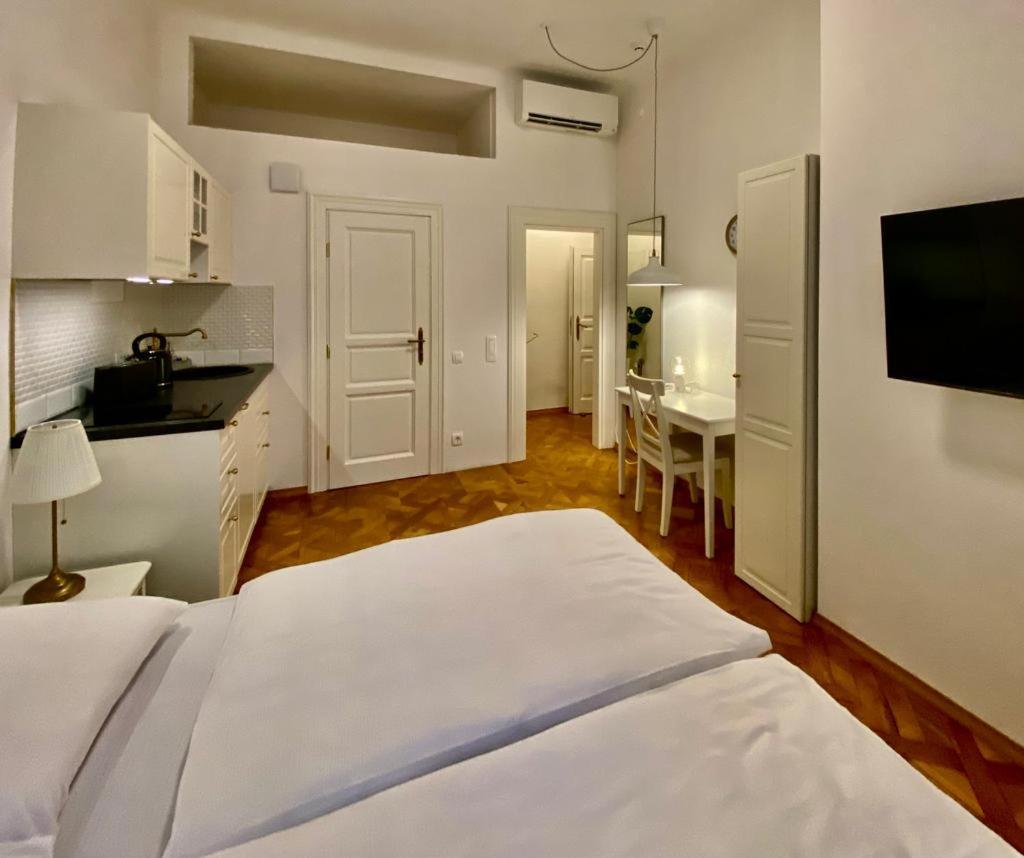 Ars Longa Apartments Любляна Екстер'єр фото