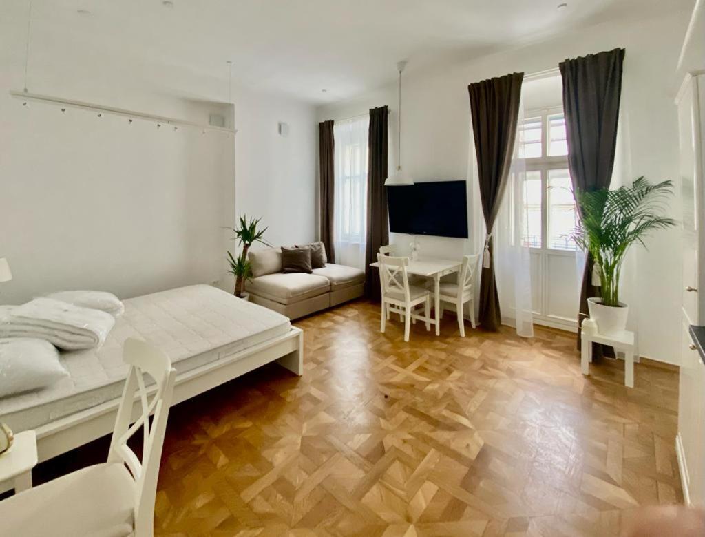 Ars Longa Apartments Любляна Екстер'єр фото
