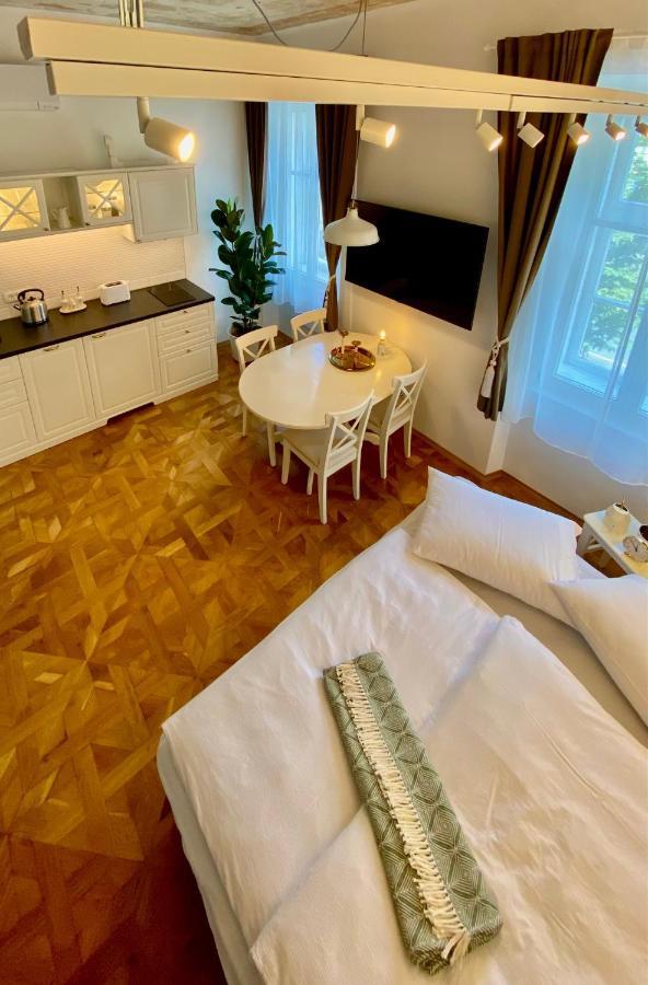 Ars Longa Apartments Любляна Екстер'єр фото